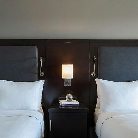 The Baronette Renaissance Detroit-Novi Hotel Zewnętrze zdjęcie