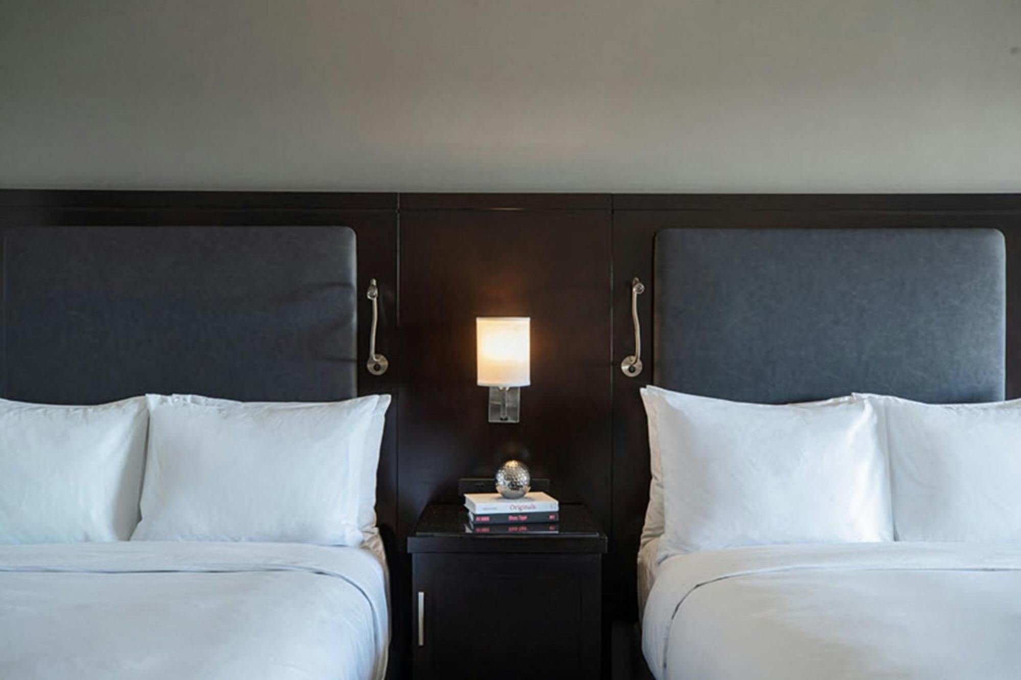 The Baronette Renaissance Detroit-Novi Hotel Zewnętrze zdjęcie